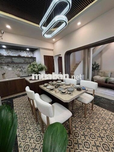 cần bán nhà trung tâm sát mặt tiền - hướng nam
