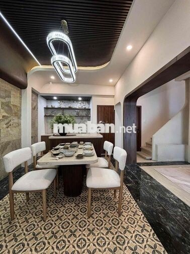 cần bán nhà trung tâm sát mặt tiền - hướng nam