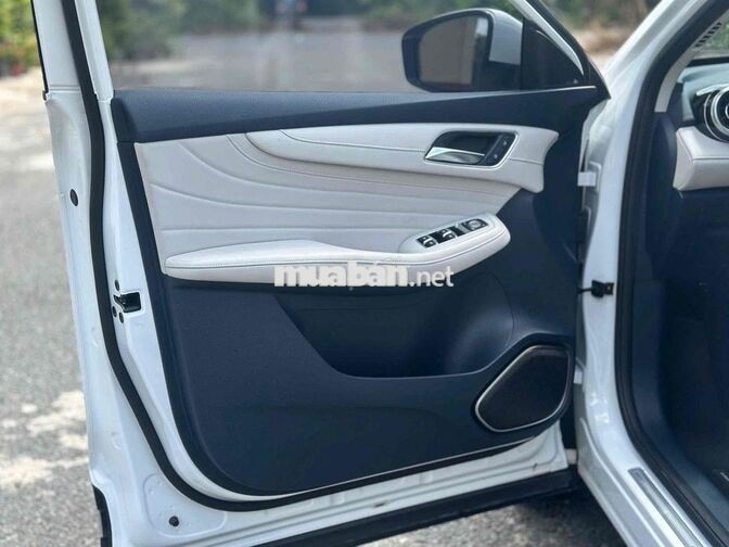 MG HS LUX 2024 Trắng 4.000 km Thái Lan