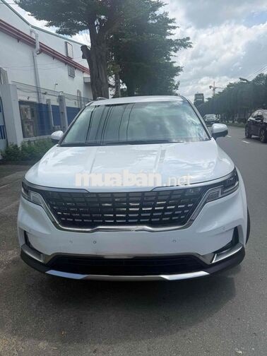 Kia Carnival Premium Trắng 8 chỗ 11,700 km
