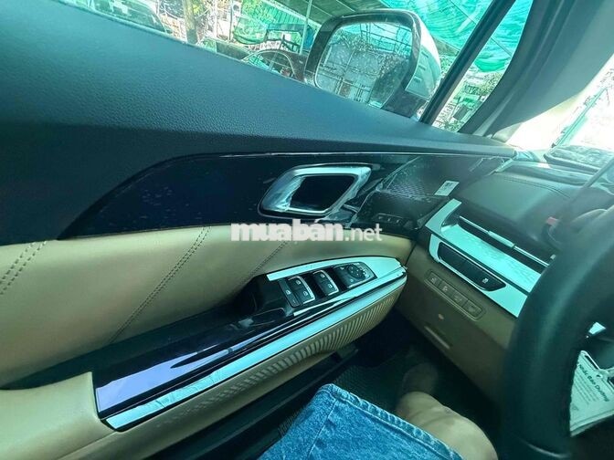 Kia Carnival Premium Trắng 8 chỗ 11,700 km