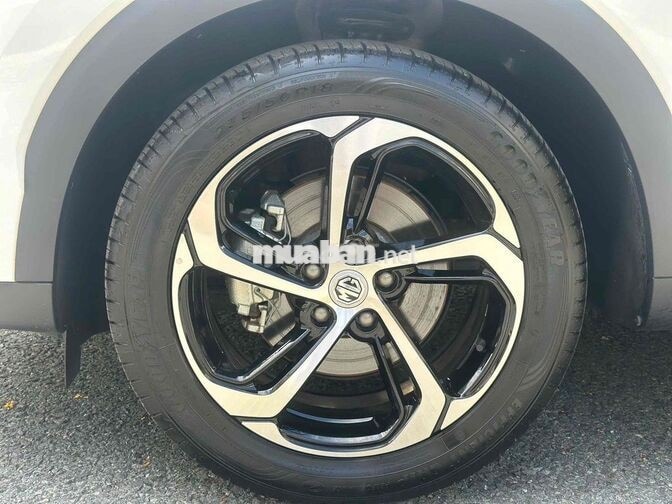 MG HS LUX 2024 Trắng 4.000 km Thái Lan