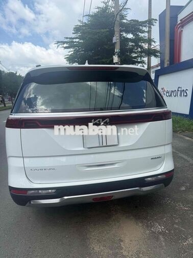 Kia Carnival Premium Trắng 8 chỗ 11,700 km
