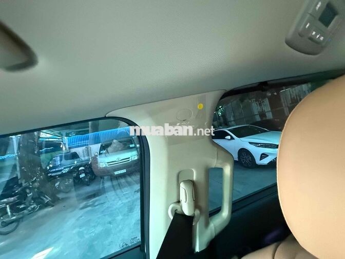 Kia Carnival Premium Trắng 8 chỗ 11,700 km