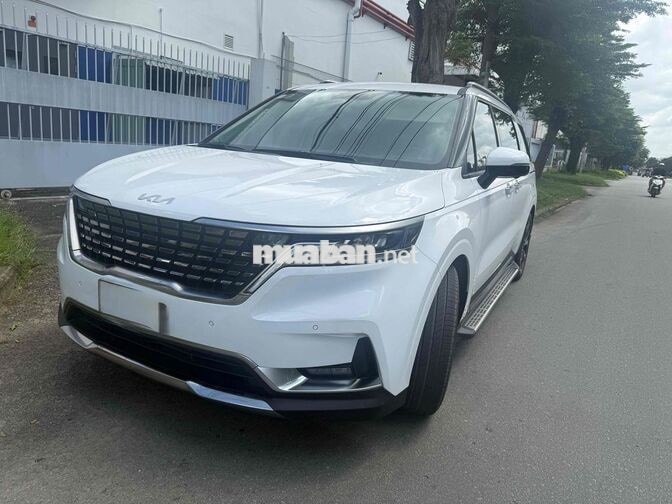 Kia Carnival Premium Trắng 8 chỗ 11,700 km