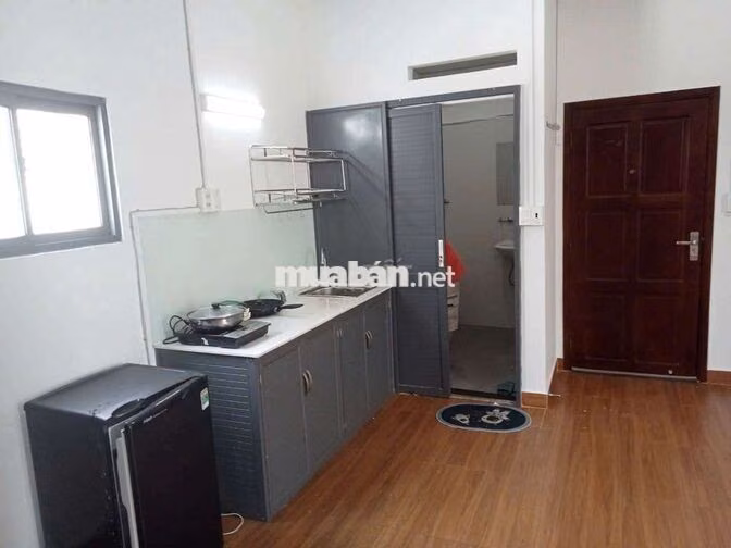 PHÒNG LỚN, MỚI, ĐẸP, NỘI THẤT CAO CẤP, CÓ BANCONG, VIEU ĐẸP, GIỜ TỰ DO