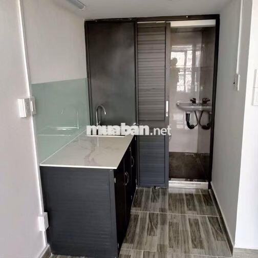 PHÒNG LỚN, MỚI, ĐẸP, NỘI THẤT CAO CẤP, CÓ BANCONG, VIEU ĐẸP, GIỜ TỰ DO
