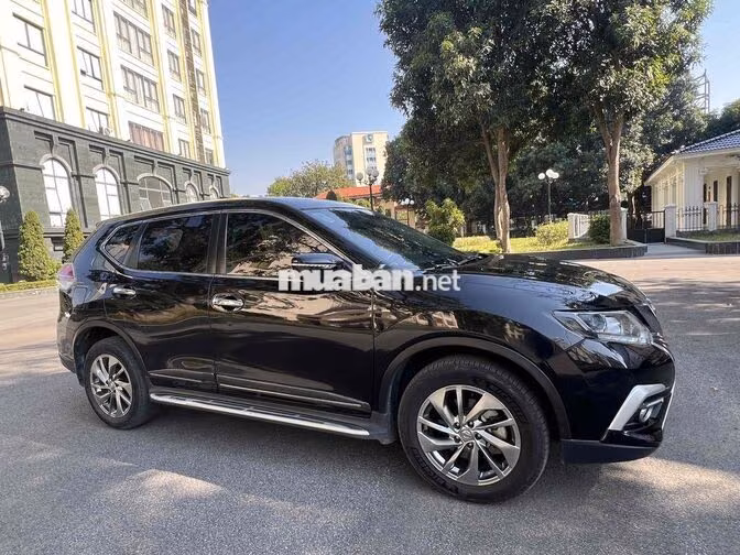 Nissan X-Trail Pre SL 2018 Đen 7 chỗ