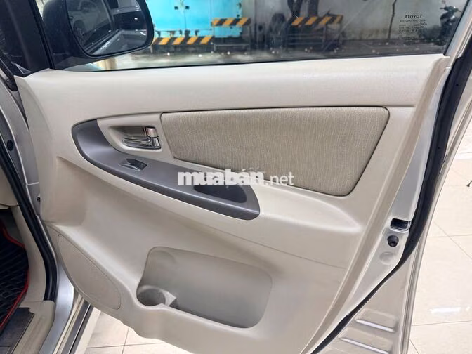 Toyota Innova E 2014 Số sàn Bạc 100.000 km