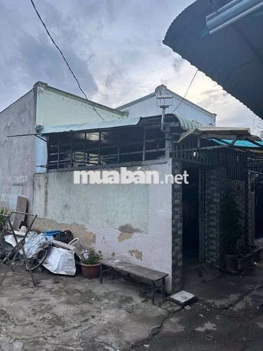 Bán nhà cấp 4 full nội thất 4x20 hẻm ba gác.