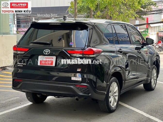 Toyota Innova Cross V 2024 Bản cao cấp Đen