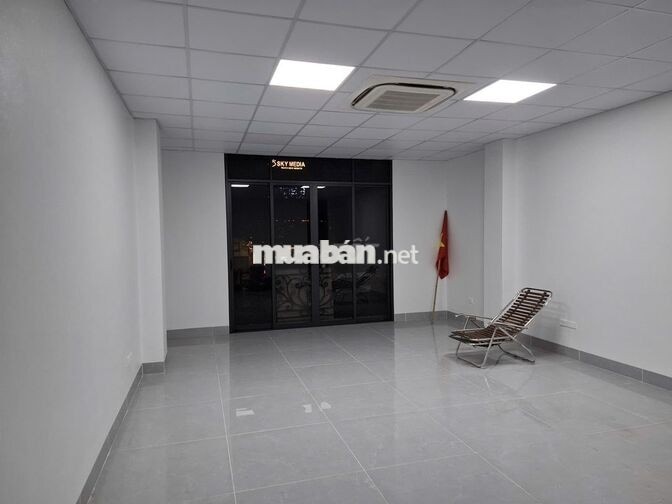Cho thuê tầng 2 nhà mặt phố Hồ Học Lãm