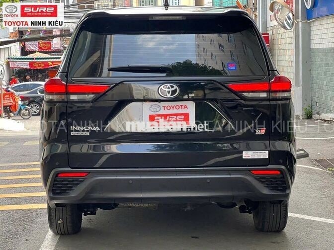 Toyota Innova Cross V 2024 Bản cao cấp Đen