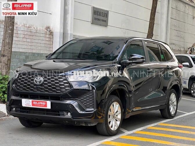 Toyota Innova Cross V 2024 Bản cao cấp Đen