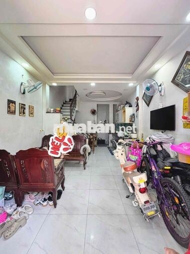 Chính chủ bán căn nhà 4 m 9 m ba tầng