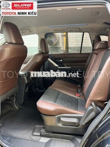 Toyota Innova Cross V 2024 Bản cao cấp Đen