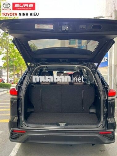 Toyota Innova Cross V 2024 Bản cao cấp Đen
