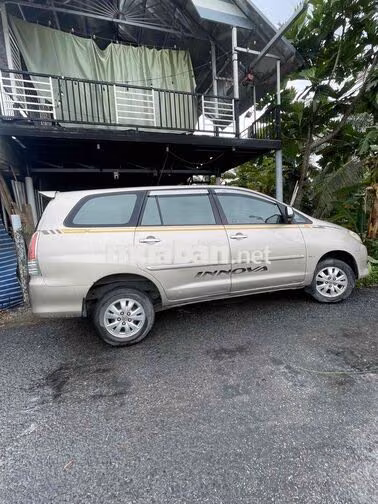Toyota Innova G 2011 Xe gia đình