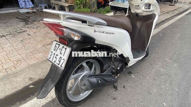 Honda Vision 2015 Trắng bs 67 ag