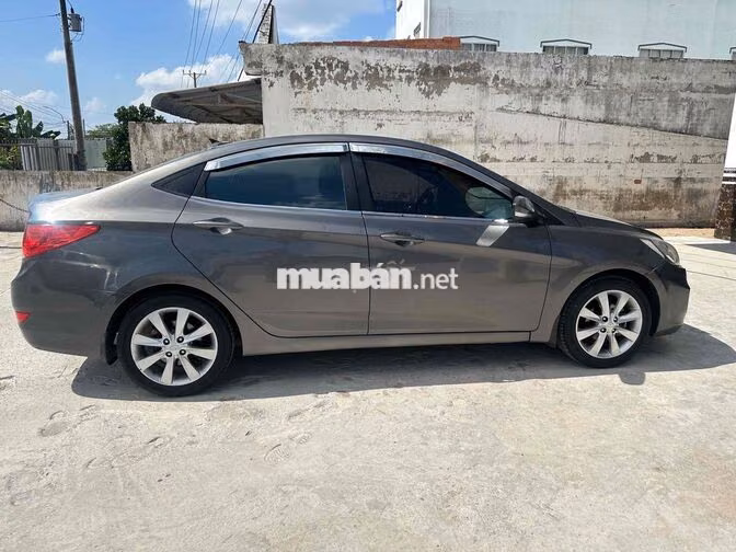 Hyundai Accent 2012 Số tự động Xám