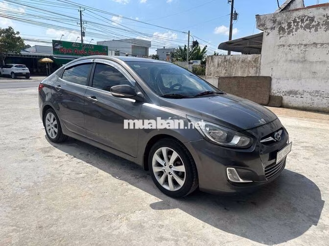 Hyundai Accent 2012 Số tự động Xám