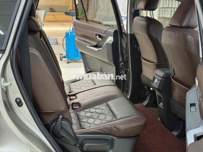 Bán Innova Cross 2.0V 2024 - Giá còn thương lượng