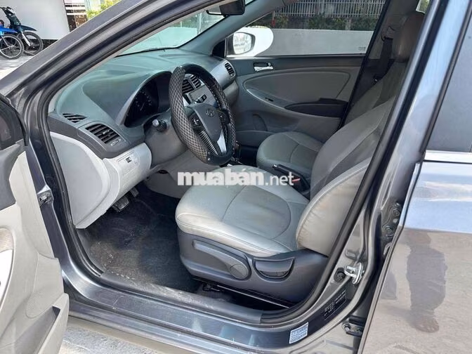 Hyundai Accent 2012 Số tự động Xám