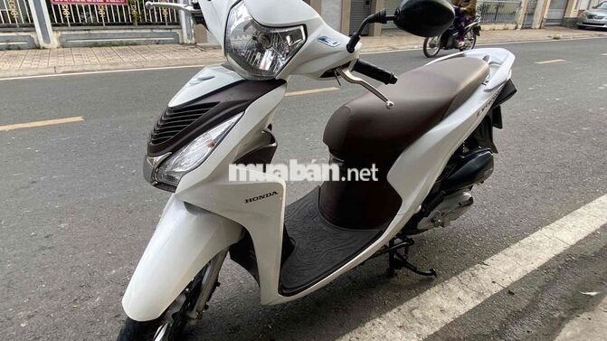 Honda Vision 2015 Trắng bs 67 ag