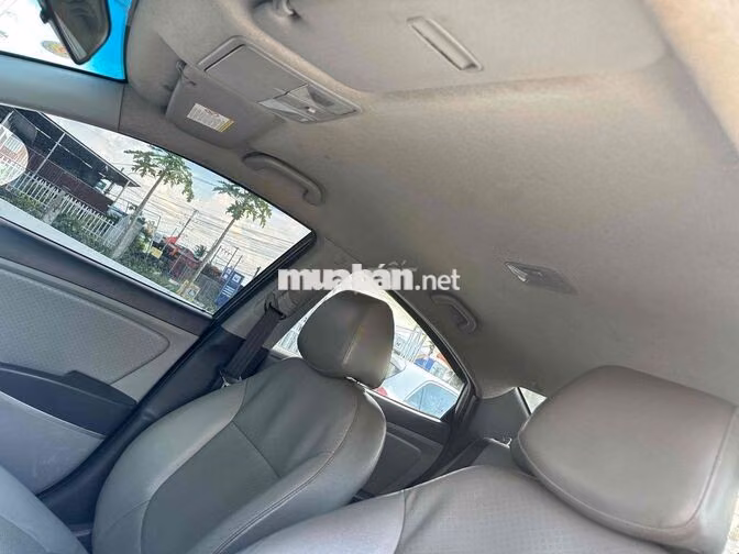 Hyundai Accent 2012 Số tự động Xám