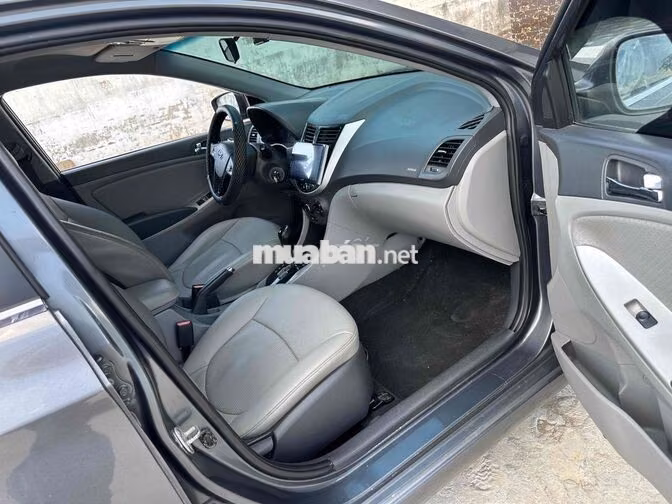 Hyundai Accent 2012 Số tự động Xám