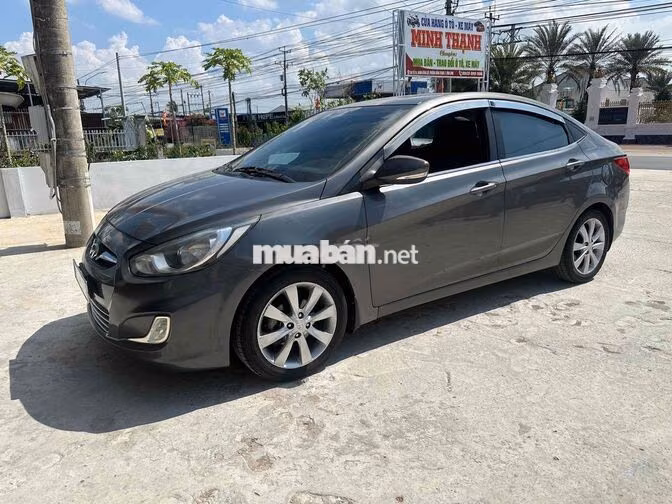 Hyundai Accent 2012 Số tự động Xám