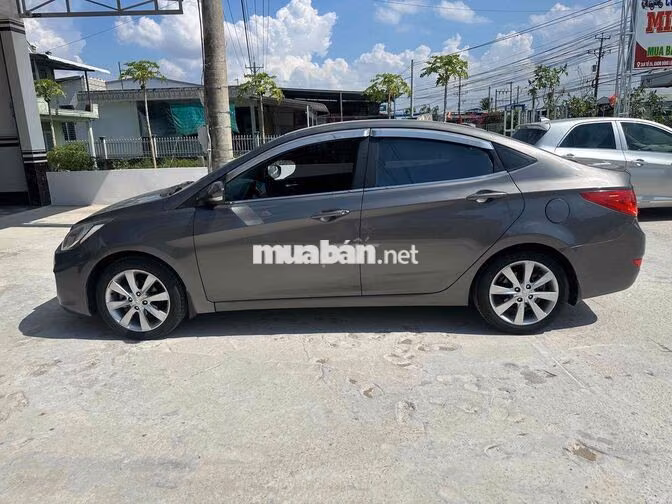 Hyundai Accent 2012 Số tự động Xám