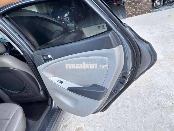 Hyundai Accent 2012 Số tự động Xám