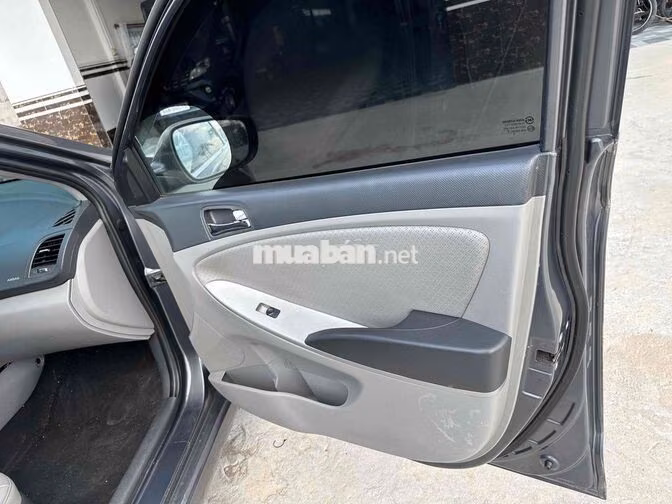 Hyundai Accent 2012 Số tự động Xám
