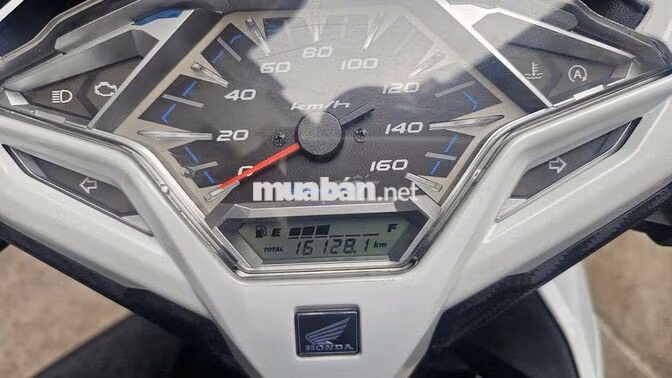Honda Click Trắng đỏ 16128 km