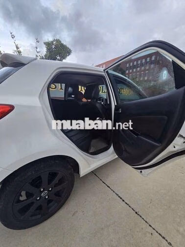 Mazda 2S Trắng 5 chỗ