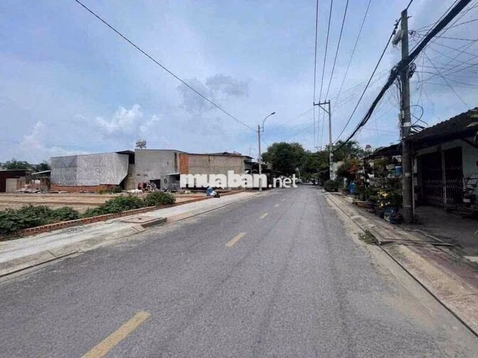 BÁN ĐẤT MẶT TIỀN ĐÔNG THẠNH 7. THÍCH HỢP LÀM KHO XƯỞNG .NHÀ VƯỜN