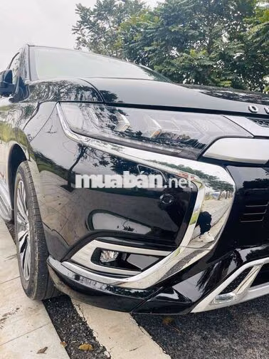 Mitsubishi Outlander 2.0 Premium 2022 Đen full lsu