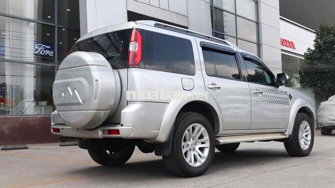 Ford Everest 2014 4x2 AT Bạc 7 chỗ