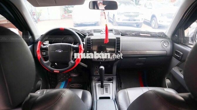 Ford Everest 2014 4x2 AT Bạc 7 chỗ
