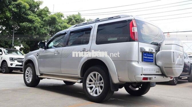 Ford Everest 2014 4x2 AT Bạc 7 chỗ