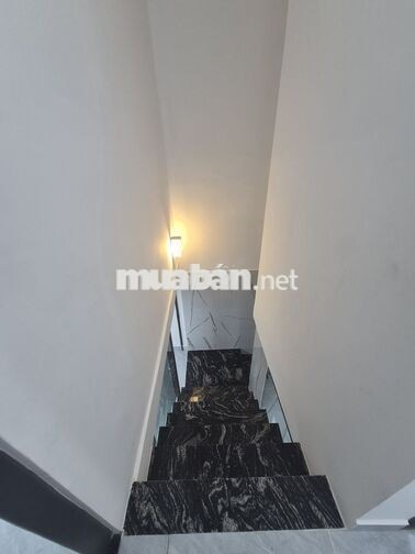 NHÀ ĐẸP Q7- HẺM 4m- 3,4 x 8m- 3 LẦU - CHỈ 3 TỶ NHỈNH