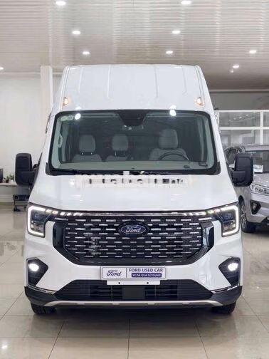 Ford Transit 18 chỗ Trắng 5.800 km