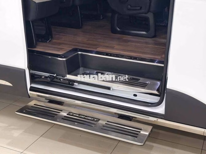 Ford Transit 18 chỗ Trắng 5.800 km