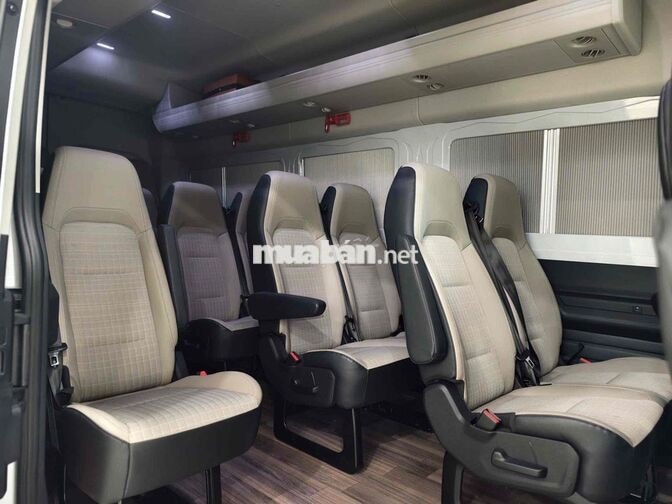 Ford Transit 18 chỗ Trắng 5.800 km