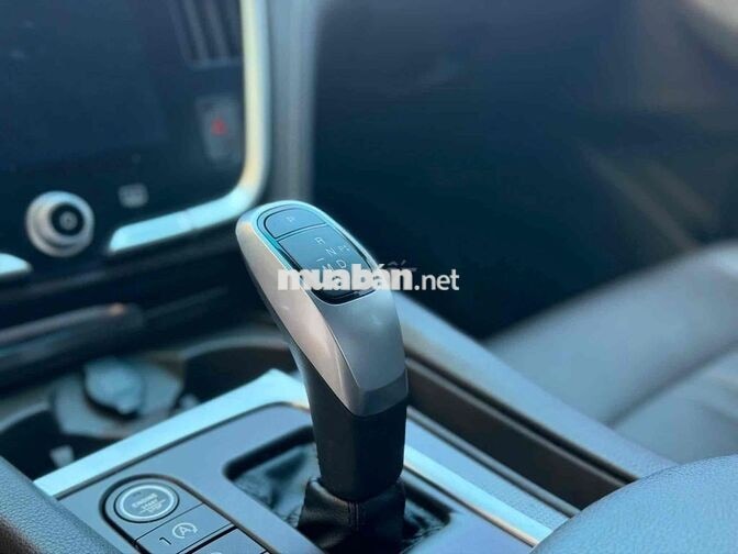 VinFast Lux A2.0 Base 2019 Đen 74000 km