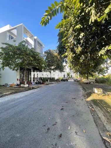 Nhà 2 lầu full nội thất KDC Hưng Phú 1