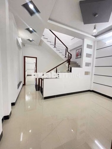 Nhà 2 lầu full nội thất KDC Hưng Phú 1