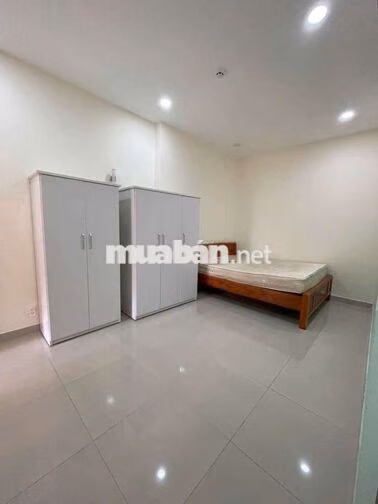 Bán nhanh căn hộ biển 2pn có sân vườn đang cho thuê