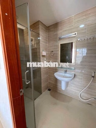 Bán nhanh căn hộ biển 2pn có sân vườn đang cho thuê